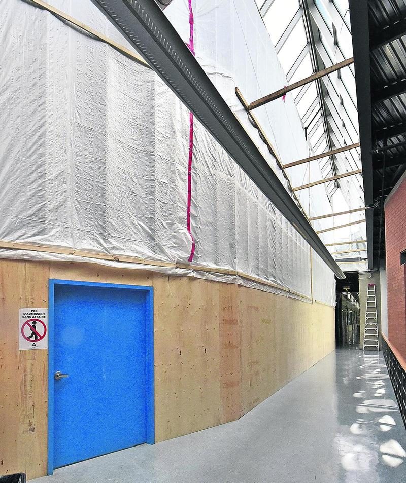 Les travaux en cours à l’EPSH, vus de l’intérieur de l’immeuble principal. Photo François Larivière | Le Courrier ©