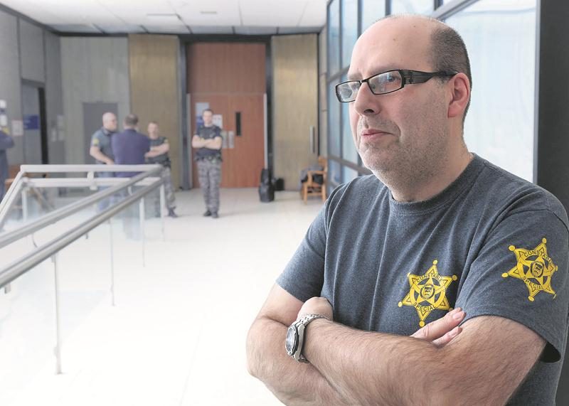 Le président du syndicat des constables spéciaux, Franck Perales, estime que les droits des constables sont bafoués avec l’ordonnance de juge Vincent.Photo Robert Gosselin | Le Courrier ©