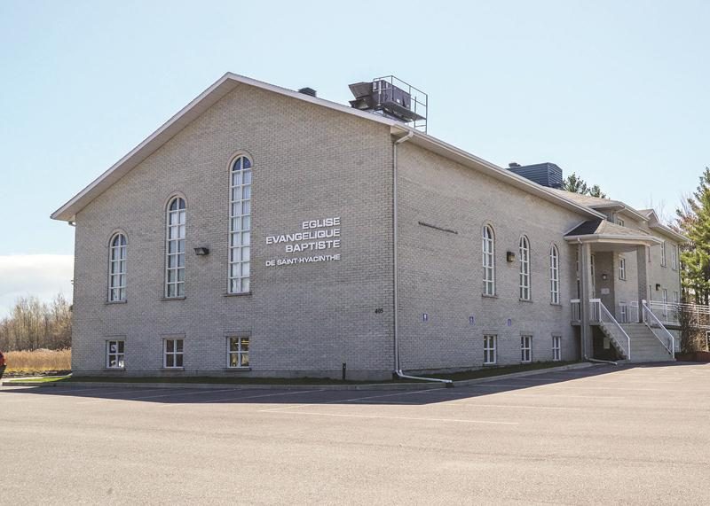 L’église Évangélique Baptiste du boulevard Laurier Ouest est devenue le nouveau lieu de réunion du conseil municipal de Sainte-Marie-Madeleine.   Photo François Larivière | Le Courrier ©
