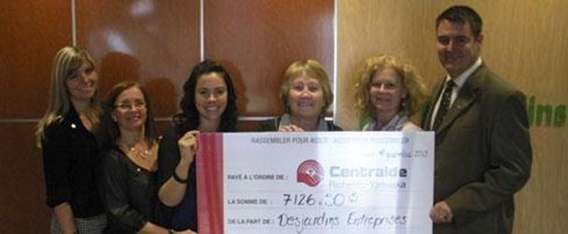 C'est avec enthousiasme que Desjardins Centre financier aux entreprises Vallée du Richelieu-Yamaska a remis un montant de 7 126,50 $ à Centraide Richelieu-Yamaska. Rappelons que cette somme, amassée par les dirigeants et les employés, sera partagée entre différents organismes membres de Centraide Richelieu-Yamaska. Un coup de pouce grandement apprécié! Les gens ont jusqu’au 31 décembre pour donner à la campagne Centraide RY: 450 773-6679 ou <a href="http://www.centraidery.org.">www.centraidery.o