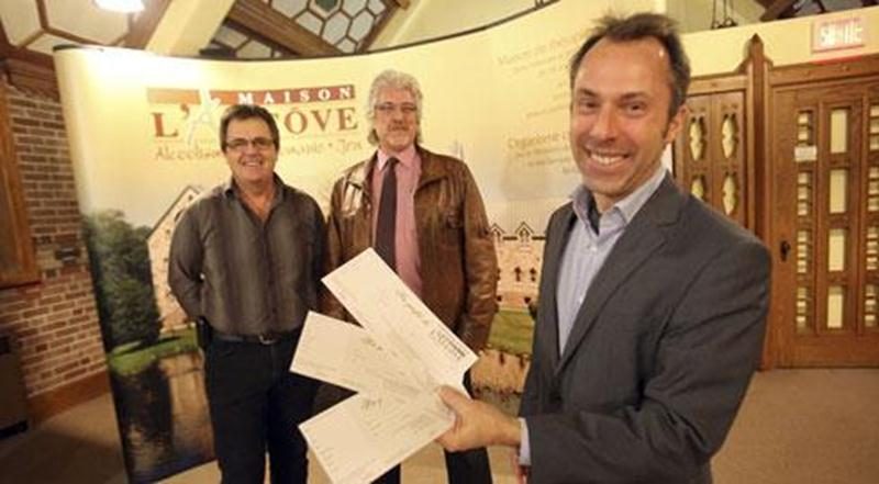 La vente de billets du 23<sup>e</sup> tirage annuel de la Fondation Maison l'Alcôve est en cours. L'activité se tient sous la présidence d'honneur de l'architecte Pierre Goyette. Le grand prix de 10 000 $ et les autres lots à l'enjeu seront tirés le 6 février au Domaine de l'érable de Saint-Hyacinthe.
