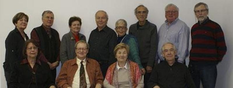 Les membres du CA Université du Troisième Âge, AUTAM de Saint-Hyacinthe : Isabelle L’Heureux, Richard Pion, Gilles Sénéchal, Marcel Beauchemin, Normand Lemoine, Bernadette d’Amboise, François Saint-Pierre, Madeleine Saint-Pierre, Marcel Fournier, Marie-Thérèse Beauchemin, Jean Pinard, Jacqueline Larivière.