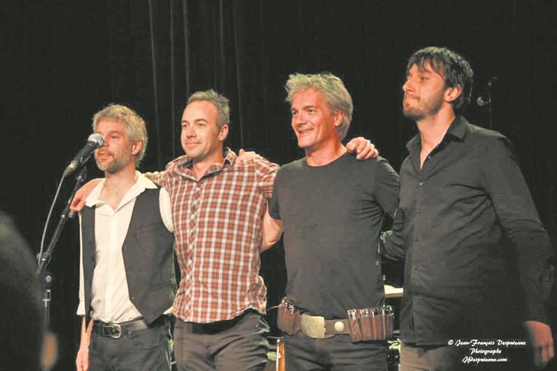 Pour l’occasion, Guy Bélanger (deuxième à droite) retrouve ses musiciens fétiches André Lachance, Michel Roy et Marc-André Drouin. « On va être dans nos pantoufles! », lance-t-il sur un ton enjoué. Photo Jean-François Desputeaux