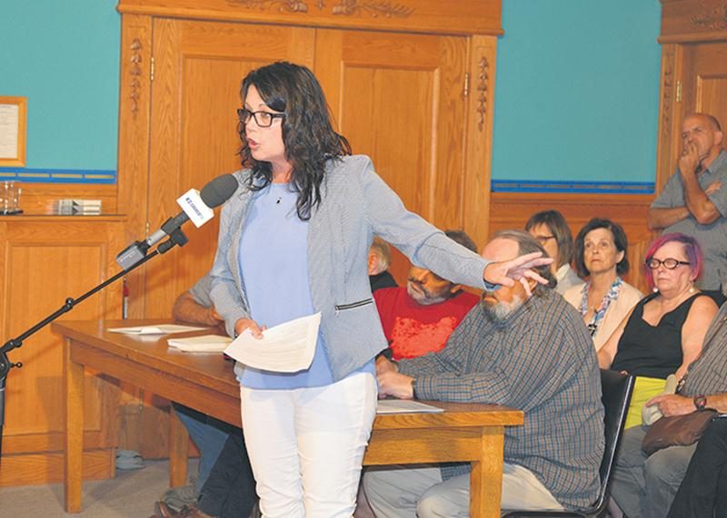 La conseillère Linda Roy veut revenir sur sa décision de se retirer du dossier du partage des coûts des travaux d’infrastructures entre les résidents du boulevard Laframboise et la Ville.   Photothèque | Le Courrier ©