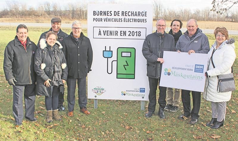 De gauche à droite, Marcel Therrien (Saint-Barnabé-Sud), Karyn Robillard (Sainte-Madeleine), Jacques Tétreault (Les citoyens jardinent), Charles Fillion (MRC des Maskoutains), Claude Gratton (Saint-Pie), Steve Carrière (MRC des Maskoutains), Mario St-Pierre (Saint-Pie) et Sylvie Gosselin (Saint-Barnabé-Sud). Photo Denyse Bégin, MRC des Maskoutains