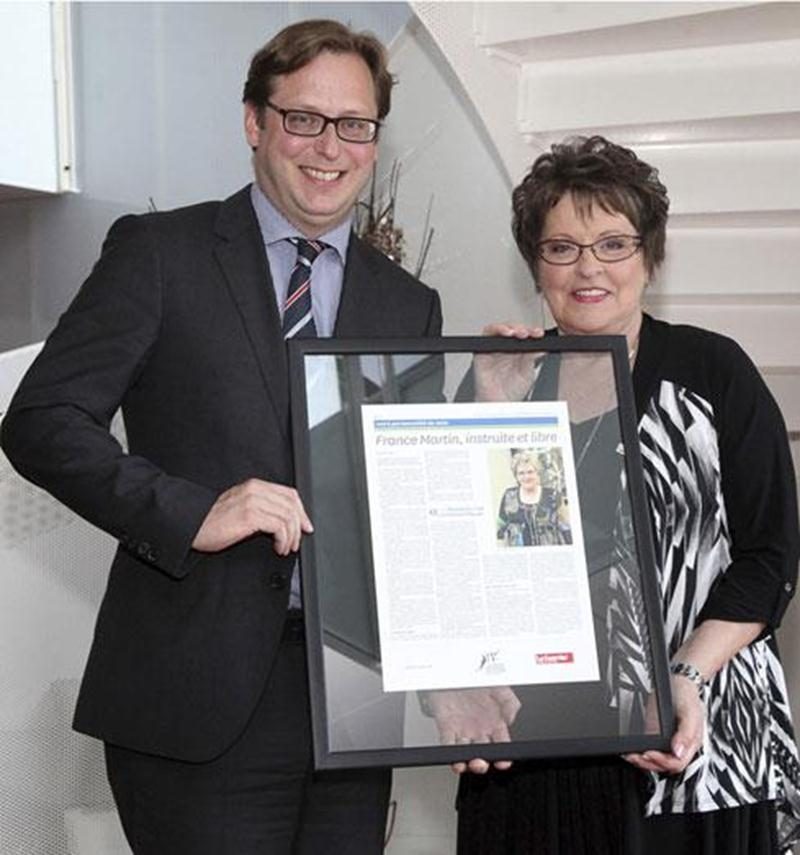 France Martin est accompagnée de Benoit Chartier, président directeur général de DBC Communications et éditeur du Courrier de Saint-Hyacinthe.