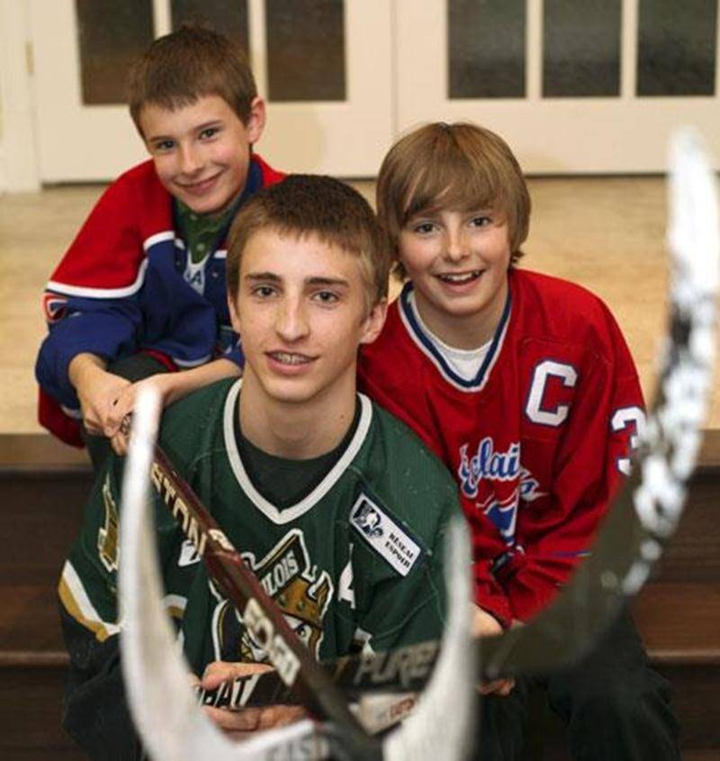 Félix, Samuel et Olivier Guertin ont tous les trois participé à la Coupe Stanley des jeunes hockeyeurs, la Coupe Dodge.