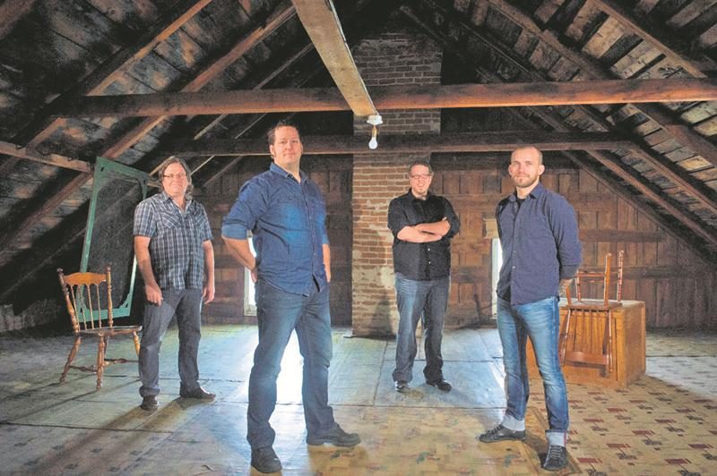 « Il n’y a pas d’égo dans cette catégorie de musique-là. Ce sont des personnes tellement faciles d’approche », remarque Michel Riopel au sujet des musiciens traditionnels, insistant sur le talent et la générosité du groupe Discord, formé de Michel Bordeleau, André Brunet, Jean-François Branchaud et Nicolas Pellerin. Photo courtoisie