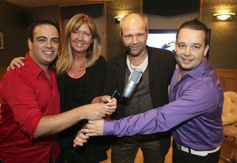 Les directeurs de <em>Vertige</em> accompagnés du propriétaire du restaurant Le Printanier, commanditaire principal du groupe. De gauche à droite : David Girouard, Josée Desmarais, Mark-André Hilt et Martin Montambault.