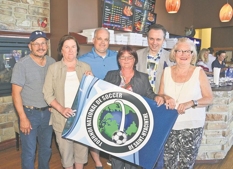 Le comité organisateur du 26e Tournoi national de soccer de Saint-Hyacinthe.  Photo François Larivière | Le Courrier ©