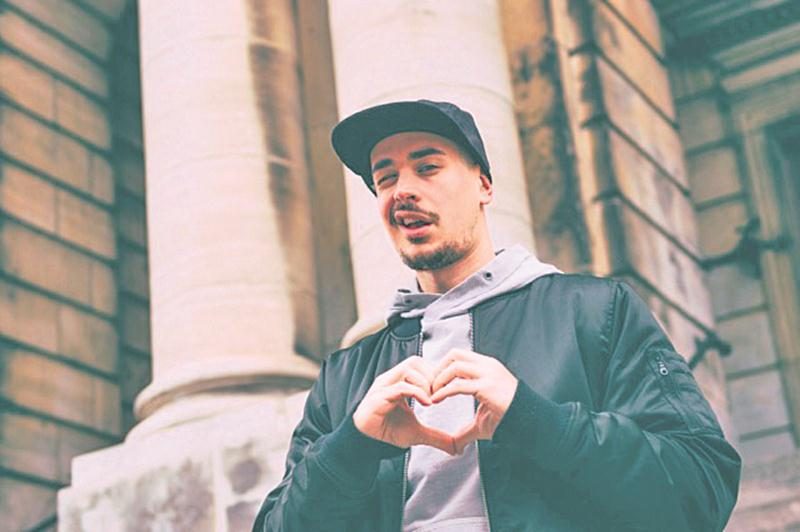 Koriass a été récompensé de deux Félix en 2016, pour l’album hip-hop de l’année et la pochette d’album de l’année, et du Lucien de l’artiste de l’année. Le père de deux jeunes filles s’est aussi fait remarquer pour ses discours féministes et pour l’écriture de la chanson « Plus haut », expressément pour le projet Une chanson à l’école, dans le cadre des Journées de la culture. Photo Drowster
