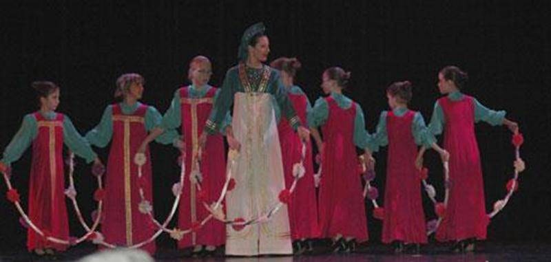 Les élèves des écoles de danse folklorique Les Chamaniers présentent leur spectacle de Noël le samedi 17 décembre en avant-midi, dès 10 h, à salle Gadbois du Centre culturel. Admission 2 $. Infos : <a href="http://www.leschamaniers.com">www.leschamaniers.com</a> .