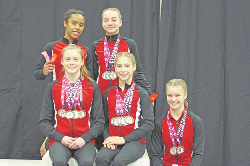 Gymnaska-Voltigeurs a fait le plein de médailles à la deuxième invitation provinciale de gymnastique artistique. Sur la photo, on retrouve, à l’avant, Catherine Maheu, Élizabeth  Halde et Florence Brouillard et, à l’arrière, Rosianne Morasse et Marika Roy. Photo Courtoisie