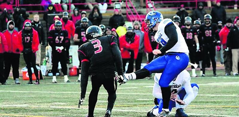 Le Maskoutain Louis-Philippe Simoneau a inscrit chaque point des Carabins grâce à quatre placements réussis en cinq tentatives. Photo Dorothée Harvey