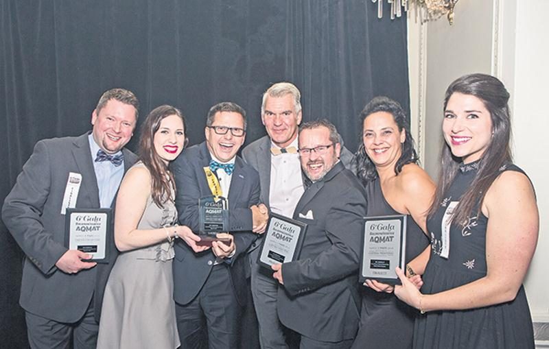 Ben-Mor est repartie avec les honneurs lors du Gala Reconnaissance AQMAT. On retrouve ici Richard Plante, vice-président ventes et marketing, et Mélanie Frappier, responsable relations clients, entourés des autres finalistes pour le prix Conquérant. Photo Courtoisie