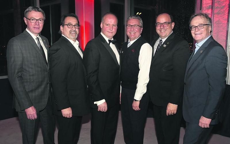 Autour du président Simon Giard, on retrouve d’anciens présidents et non les moindres, à savoir le maire de Saint-Hyacinthe, Claude Corbeil, René Vincelette, du Groupe Lacasse, Dany Benoit, du IGA Dany Benoit des Galeries, Roger Sylvestre, du Cégep de Saint-Hyacinthe, et Me Jean-Luc Couture, de Therrien Couture & associés. Photo François Larivière | Le Courrier ©
