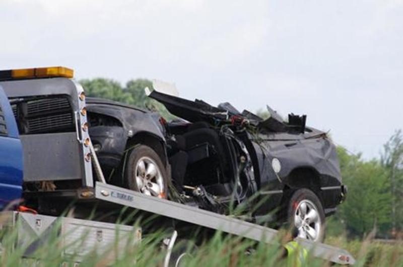 La victime d'un accident mortel survenu le mardi 26 juillet, à Sainte-Hélène-de-Bagot, a été formellement identifiée par les policiers de la Sûreté du Québec. Patrick Jacques, 32 ans, de Sainte-Hélène, a péri après avoir perdu le contrôle de sa camionnette alors qu'il circulait sur l'autoroute 20. Son véhicule aurait percuté un muret de ciment et un poteau avant de terminer sa course en faisant un tonneau. Selon les policiers, l'alcool pourrait être en cause dans cet accident.
