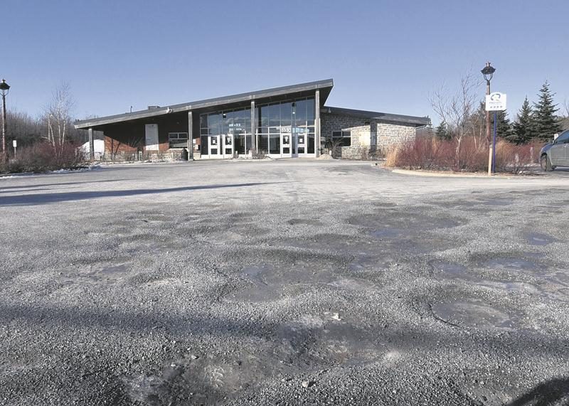 La Ville et le concepteur du stationnement du parc Les Salines se retrouveront au Palais de justice de Saint-Hyacinthe à partir du 6 février pour la tenue du procès intenté par la municipalité. Photo François Larivière | Le Courrier ©