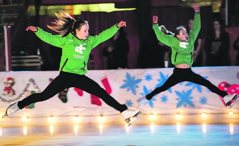 Les patineuses du CPA de Saint-Hyacinthe ayant représenté la région Richelieu-Yamaska aux Jeux du Québec ont aussi présenté un numéro.