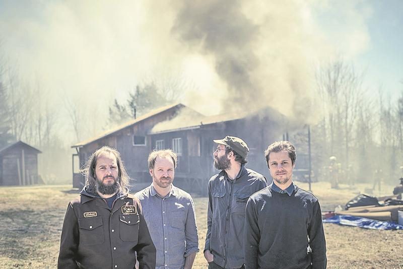 Si Avec pas d’casque (Joël Vaudreuil, Stéphane Lafleur, Nicolas Moussette et Mathieu Charbonneau) gagne lentement mais sûrement en popularité, c’est grâce au bouche-à-oreille efficace des fans. Photo Jérôme Guibord
