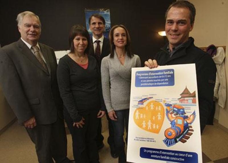 Guy Dufresne, directeur général du CRD Le Virage; Chantale Boissonneault, travailleuse sociale au CSSSRY; Daniel Castonguay, directeur général du CSSSRY; Valérie Bédard, coordonnatrice à la Garderie Les Arcs-en-ciel Franlou et Guy Connolly, coordonnateur Saint-Hyacinthe au CRD Le Virage.