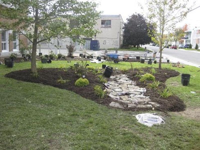 Le terrain de l’école primaire Saint-Charles-Garnier vient d'être embelli grâce à la collaboration de l'ITA.
