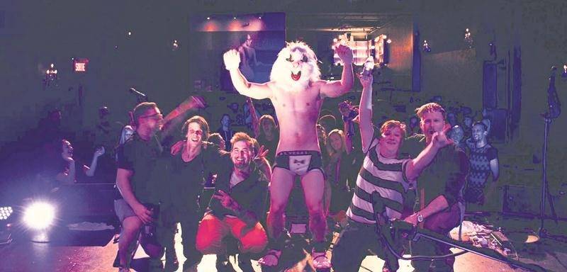 The Rock Show promet non seulement une soirée nostalgique et festive, mais aussi une animation mémorable de la part de « Janot le Punk ». Photo courtoisie