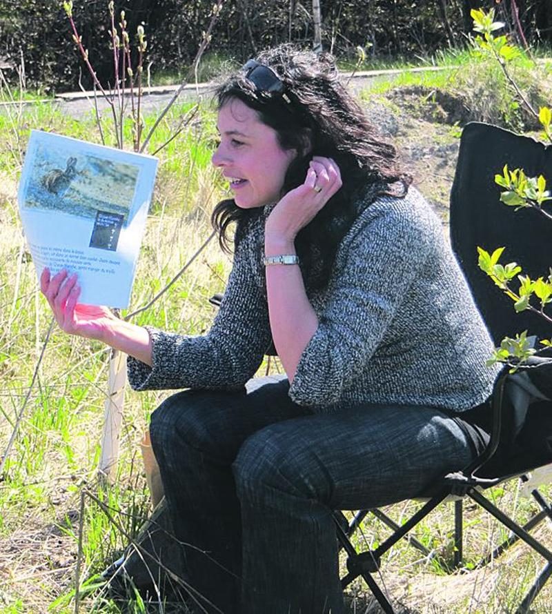 Éveil des tout-petits de 3 à 6 ans à la vie au boisé avec Anie Langelier, éducatrice en garderie, dans le cadre des 24 heures de science au Boisé des Douze.