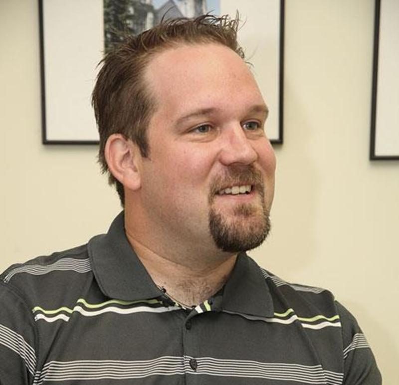 Alexandre Bruneau représente l'Équipe autonomiste dans Saint-Hyacinthe.