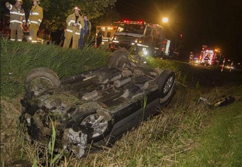 Une conductrice téméraire de 49 ans a terminé sa course dans le fossé en bordure de l'avenue Saint-Louis, entre Saint-Hyacinthe et Saint-Dominique, après qu'elle ait dépassé à pleine vitesse plusieurs voitures circulant dans la même direction. Une voiture arrivant en sens inverse, elle a dû réintégrer sa voie rapidement afin d'éviter une collision. Ce geste lui a toutefois fait perdre la maîtrise de son véhicule. La dame n'a subi que des blessures mineures selon la SQ. Cette manoeuvre dangereuse