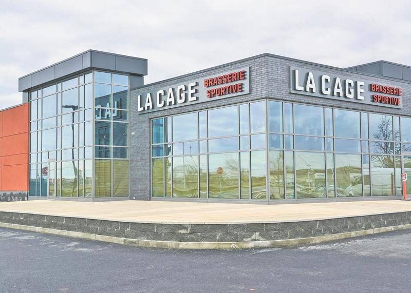 La nouvelle Cage Brasserie sportive ouvrira ses portes le 1er février sur le site du Complexe Johnson. Photo François Larivière | Le Courrier ©