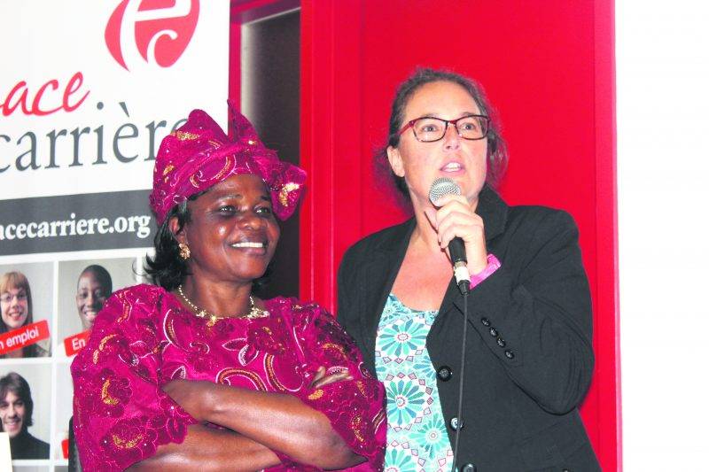 Sur la photo, de gauche à droite: Émilienne Gontonan, ouvrière horticole au Cactus Fleuri, originaire de Côte d’Ivoire et Chantale Prévost, conseillère en développement professionnel à Espace carrière.