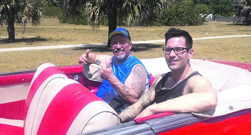 L’opération à Cuba de Jean-Guy Roy (à gauche) aurait pu virer au cauchemar sans l’intervention de son entraîneur Vincent Laurendeau. Photo courtoisie