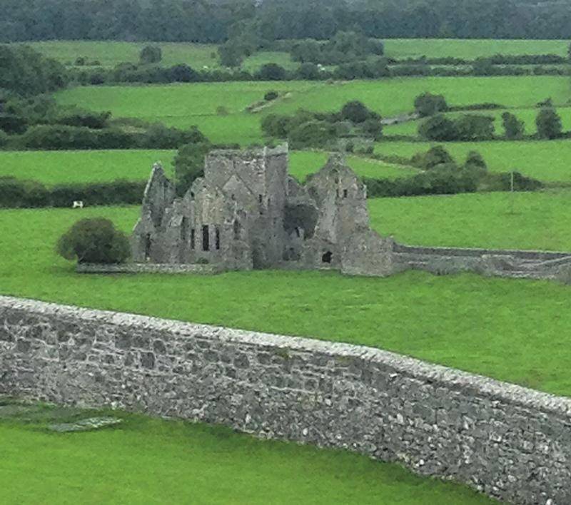 Les ruines de l’abbaye de Hore, datant du 13e siècle, ne sont qu’un exemple des traces laissées par le temps en Irlande. Photo André Morin