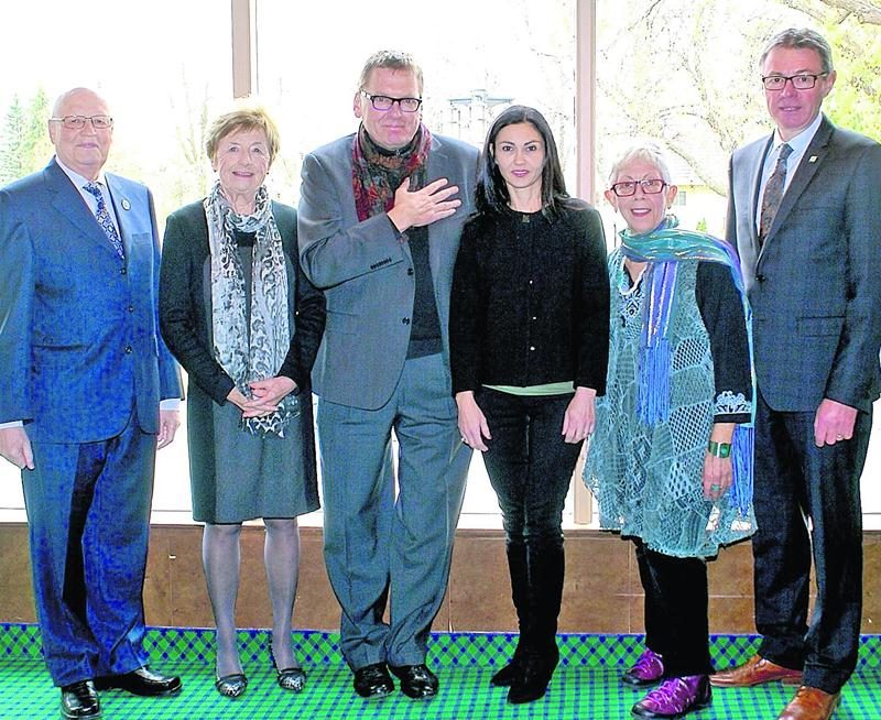 Sur la photo, de gauche à droite : Gilles Sénéchal, président UTA Les Maskoutains; Isabelle ­L’Heureux, présidente ex officio UTA Les Maskoutains; Alain Crevier, conférencier; Chantal S­oucy, députée de Saint-Hyacinthe à l’Assemblée nationale; Madeleine Saint-Pierre, comité de ­programmation UTA Les Maskoutains; et Claude Corbeil, maire de Saint-Hyacinthe.