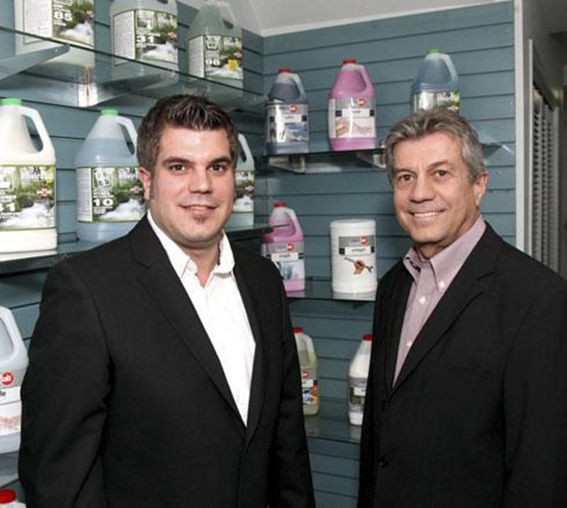 Richard Chevalier, dirigeant de l'entreprise V-TO, en compagnie de son fils Vincent.