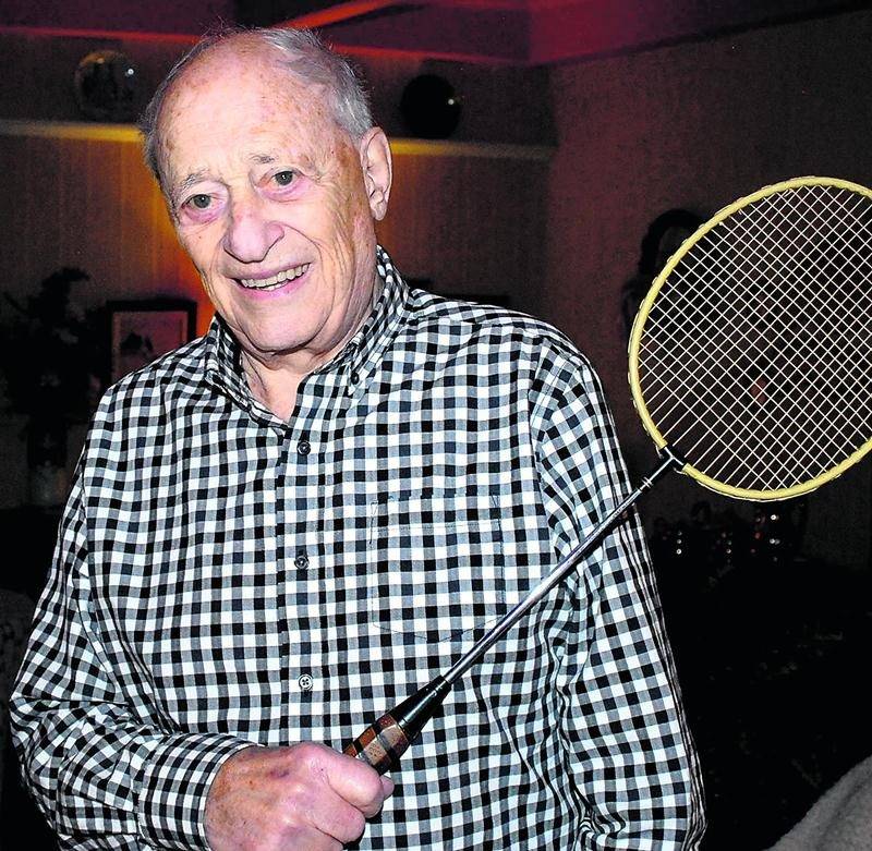 Jacques Nichols, âgé de 88 ans, aurait bien aimé jouer au badminton jusqu’à 90 ans, mais son corps lui « parle fort » et il a dû l’écouter. Photo Martin Grenier