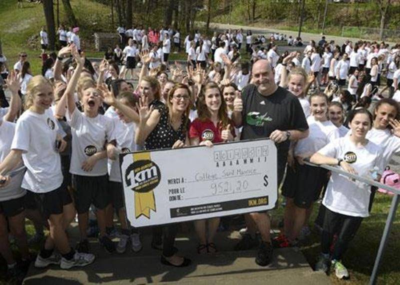 Les élèves du Collège Saint-Maurice ont remis plus de 9 500 $ à la fondation de l'hôpital Sainte-Justine grâce à une activité de course.