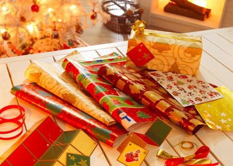 Profitez du service d’emballage de cadeaux offert par le groupe scout Cathédrale-Volcan jusqu’au 26 décembre (sauf le 25 décembre). Leur kiosque est situé aux Galeries St-Hyacinthe. Service de qualité, papiers haut de gamme et touche personnelle. Cette activité sert à financer leurs activités et camps d’été depuis au moins 25 ans!