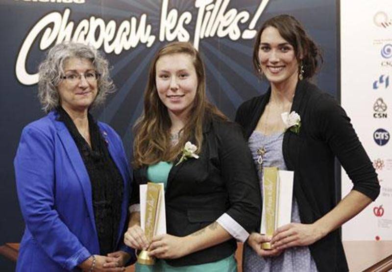 Mélissa Daigle (à droite) a remporté un prix au gala national <em>Chapeau, les filles!</em>