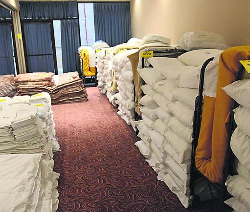 L’abondante literie utilisée à l’Hôtel des Seigneurs représentait environ 5 000 articles dont des oreillers, des taies, des draps et même des couvertures thermiques.