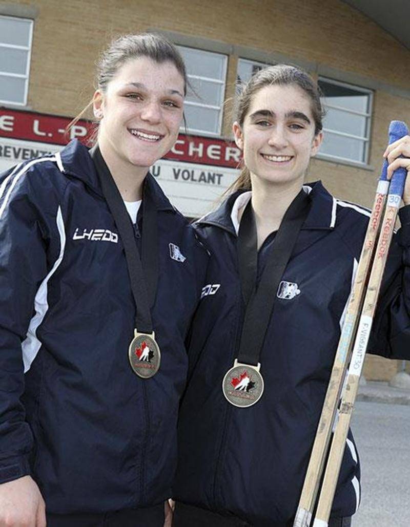 Audrey Belzile et Fanny Vigeant ont remporté l'or avec l'équipe LHFDQ Nord, représentant le Québec, à la Coupe Esso.