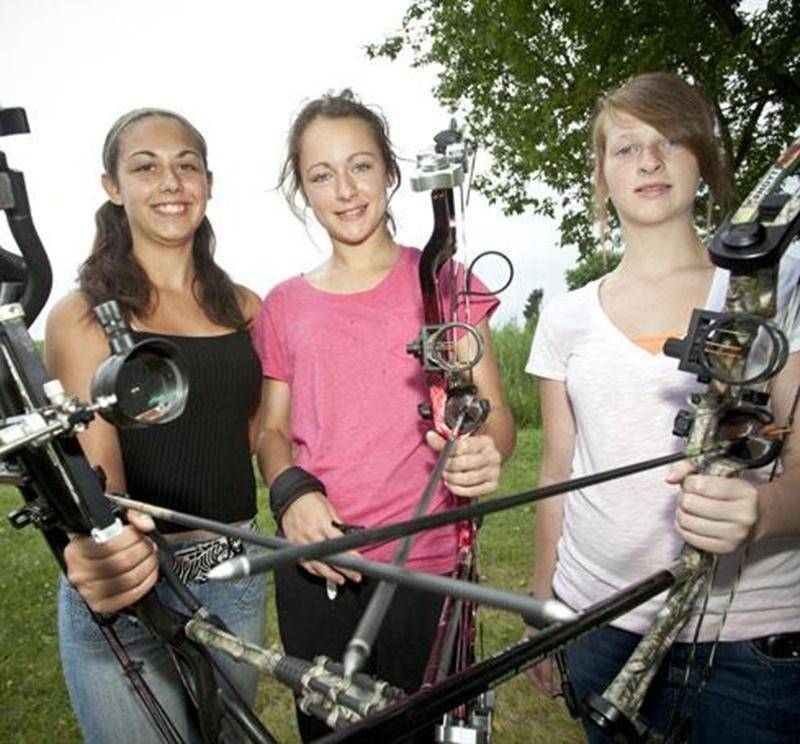 Les trois soeurs, Daphnée Beaudry, Francesca Robidoux et Audrey Beaudry, seront de la compétition de tir à l'arc aux Jeux du Québec à Shawinigan.