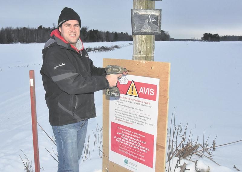 Marc-André Dubreuil, un agriculteur de Saint-Dominique, n’a pas été contraint de bloquer l’accès de ses terres aux motoneigistes. Photo François Larivière | Le Courrier ©