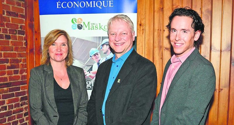 Sur la photo, l’équipe de Développement économique de la MRC des Maskoutains qui gère l’octroi de fonds et de mesures d’aide. De gauche à droite, Nathalie Delorme, conseillère au développement entrepreneuriat et mentorat, Luc Messier, conseiller au financement et Steve Carrière, agent de développement rural. Photo François Larivière | Le Courrier ©