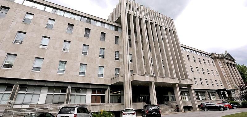 Les employés syndiqués du Séminaire de Saint-Hyacinthe refusent les offres patronales en vue du renouvellement de la convention collective. Photo François Larivière | Le Courrier ©