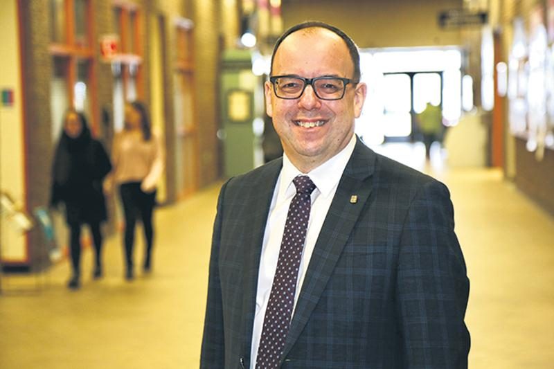 Après dix ans de développement continu au Cégep de Saint-Hyacinthe, son directeur général, Roger Sylvestre, devient maintenant un jeune retraité. Photo Robert Gosselin | Le Courrier ©
