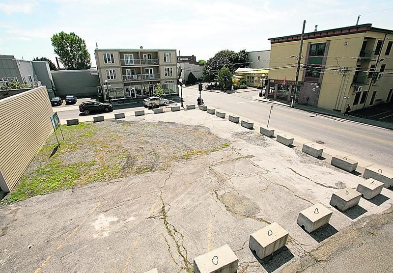 La réhabilitation du terrain du 1090, des Cascades coûtera finalement 369 000 $.  Photothèque | Le Courrier ©