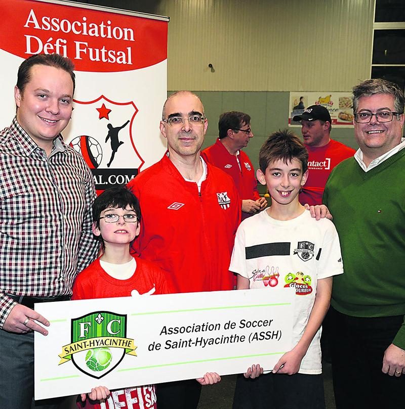 L’Association Défi Futsal vient appuyer l’Association de soccer de Saint-Hyacinthe dans la tenue de l’activité de « soccer inclusif » dédiée aux jeunes autistes ou ayant une déficience intellectuelle. Photo François Larivière | Le Courrier ©