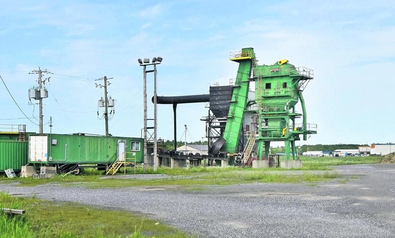 Propriété de Pavage Maska, ce terrain industriel où est installée une ancienne usine d’asphalte vient d’être vendu au Groupe JEFO.  Photo François Larivière | Le Courrier ©